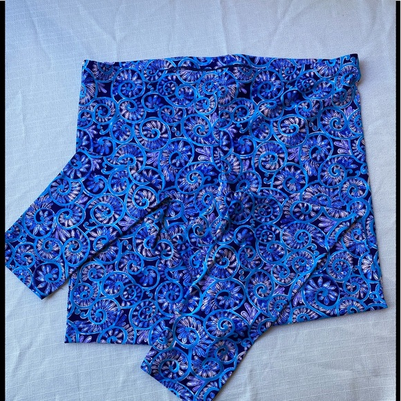 Southwind Apparel Bayside Blue Swirl Pattern Leggings - Picture 2 of 7